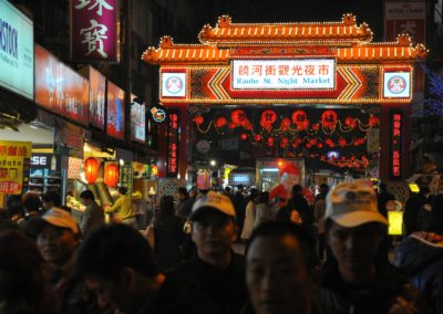 Brána na noční trh Raohe v hlavním městě Tchaj-wanu