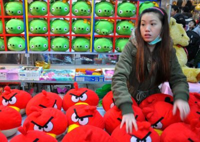 Pouliční herna s Angry Birds na nočním trhu Shilin