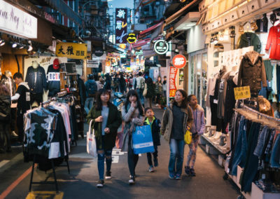 Ulice nočního trhu Shilin v hlavním městě Taiwanu