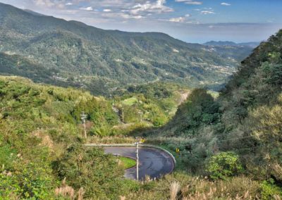 Horská silnice skrz národní park Yangmingshan